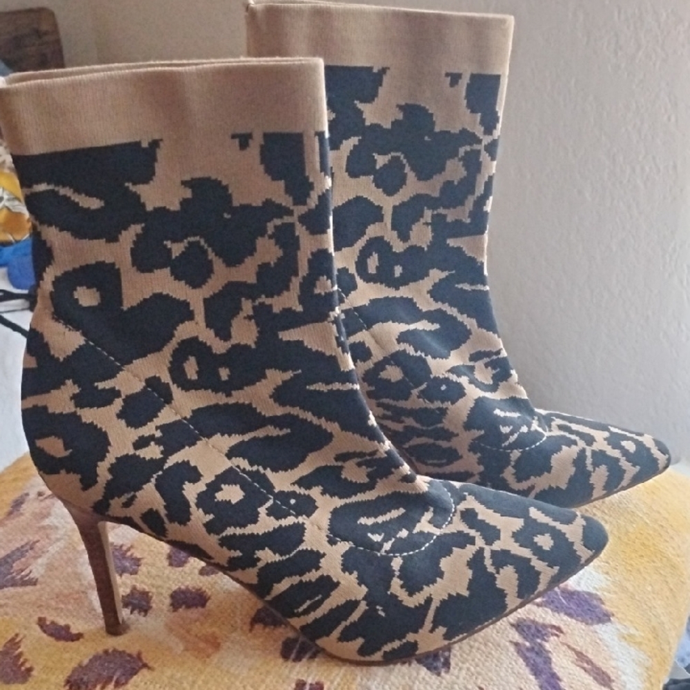 Louise et Cie Tan and Black Heeled Boots